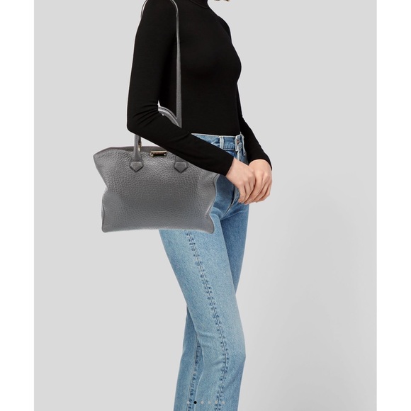 Burberry leather grain shoulder bag - Picture 6 of 8